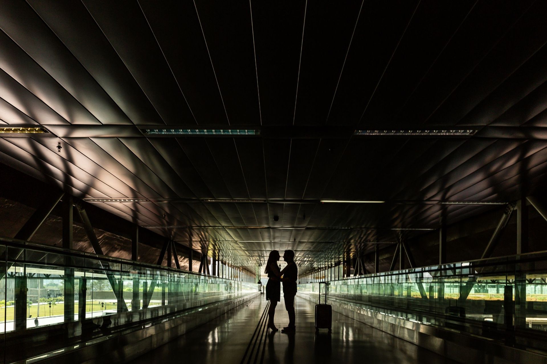 Foto Larissa & Lucas | Ensaio Aeroporto e Base Aérea Foto Larissa & Lucas | Ensaio Aeroporto e Base Aérea - Imagem 1