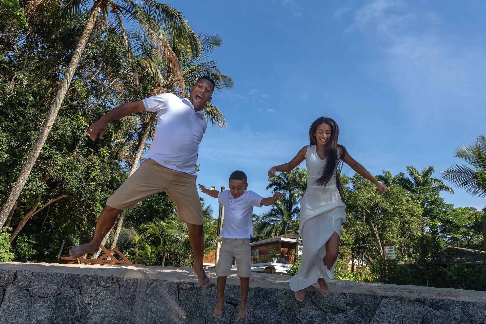 Foto Jessica + Abner + Pedro | Ensaio na Praia Foto Jessica + Abner + Pedro | Ensaio na Praia - Imagem 36
