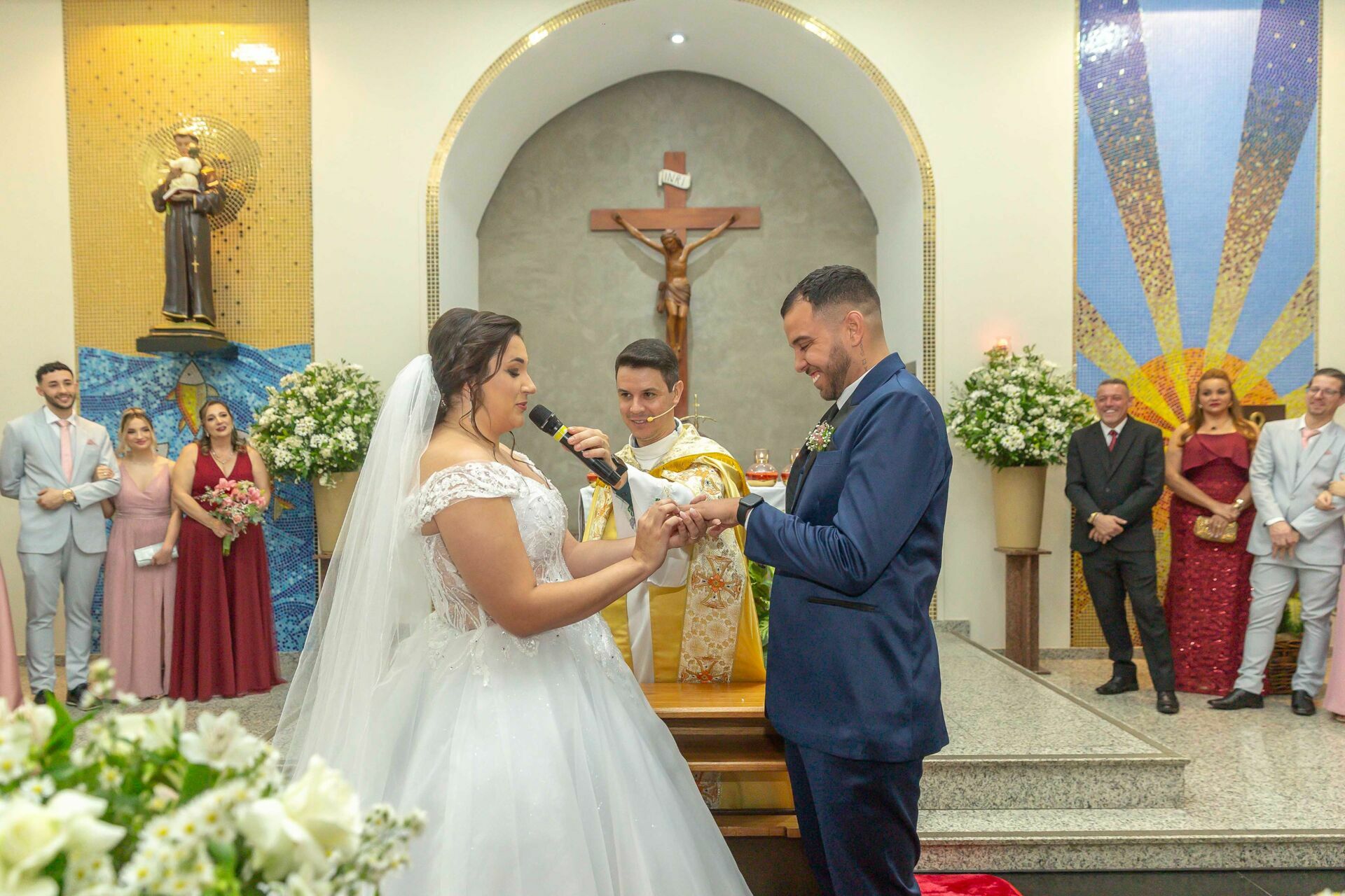 Foto RAPHAELLA & ALISON | DIA DO CASAMENTO | PARÓQUIA SANTO ANTONIO DE PÁDUA GRU - Imagem 36
