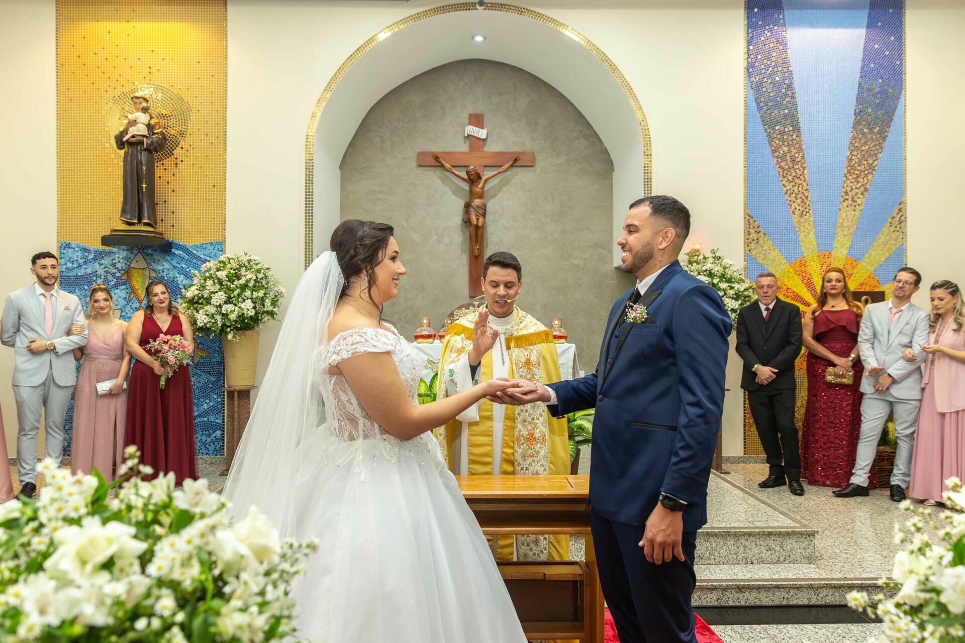 Foto RAPHAELLA & ALISON | DIA DO CASAMENTO | PARÓQUIA SANTO ANTONIO DE PÁDUA GRU - Imagem 32