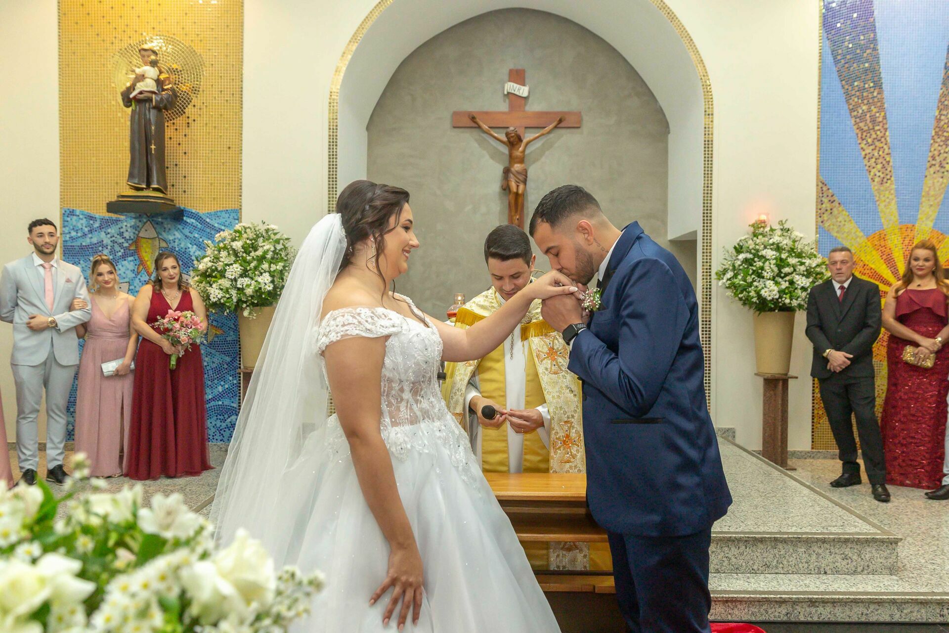 Foto RAPHAELLA & ALISON | DIA DO CASAMENTO | PARÓQUIA SANTO ANTONIO DE PÁDUA GRU - Imagem 35
