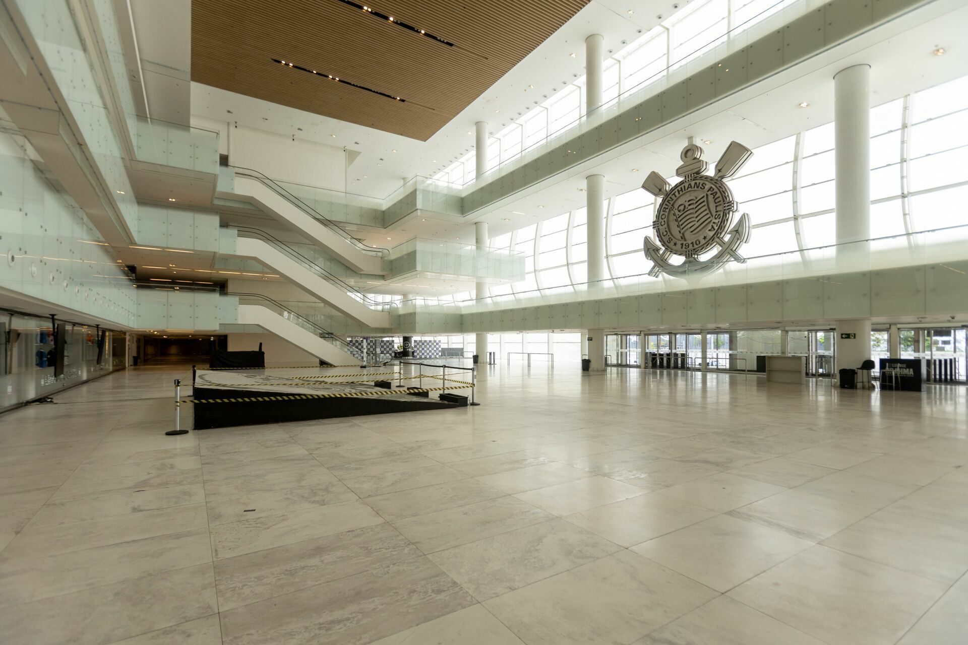 Foto BELLA 15 ANOS | ENSAIO NO ESTADIO DO CORINTHIANS + TCAR - Imagem 0